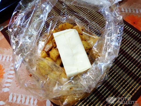 Сыр подходящий для запекания. Картофель в пакете для микроволновки. Пельмени в духовке в пакете для запекания. Пакет с картофелем в микроволновой печи. СВЧ картошка в фольге.