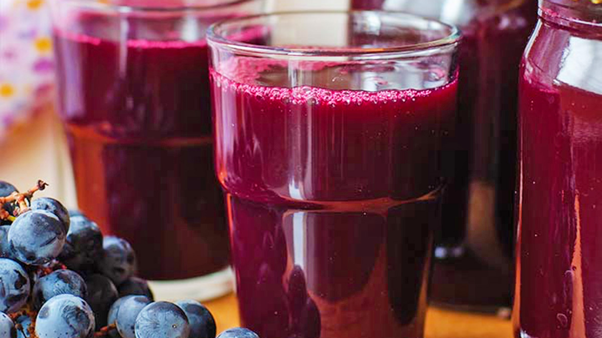 Вишнево виноградный сок. Grape сок виноградный. Цвет виноградного сока. Производство виноградного сока.
