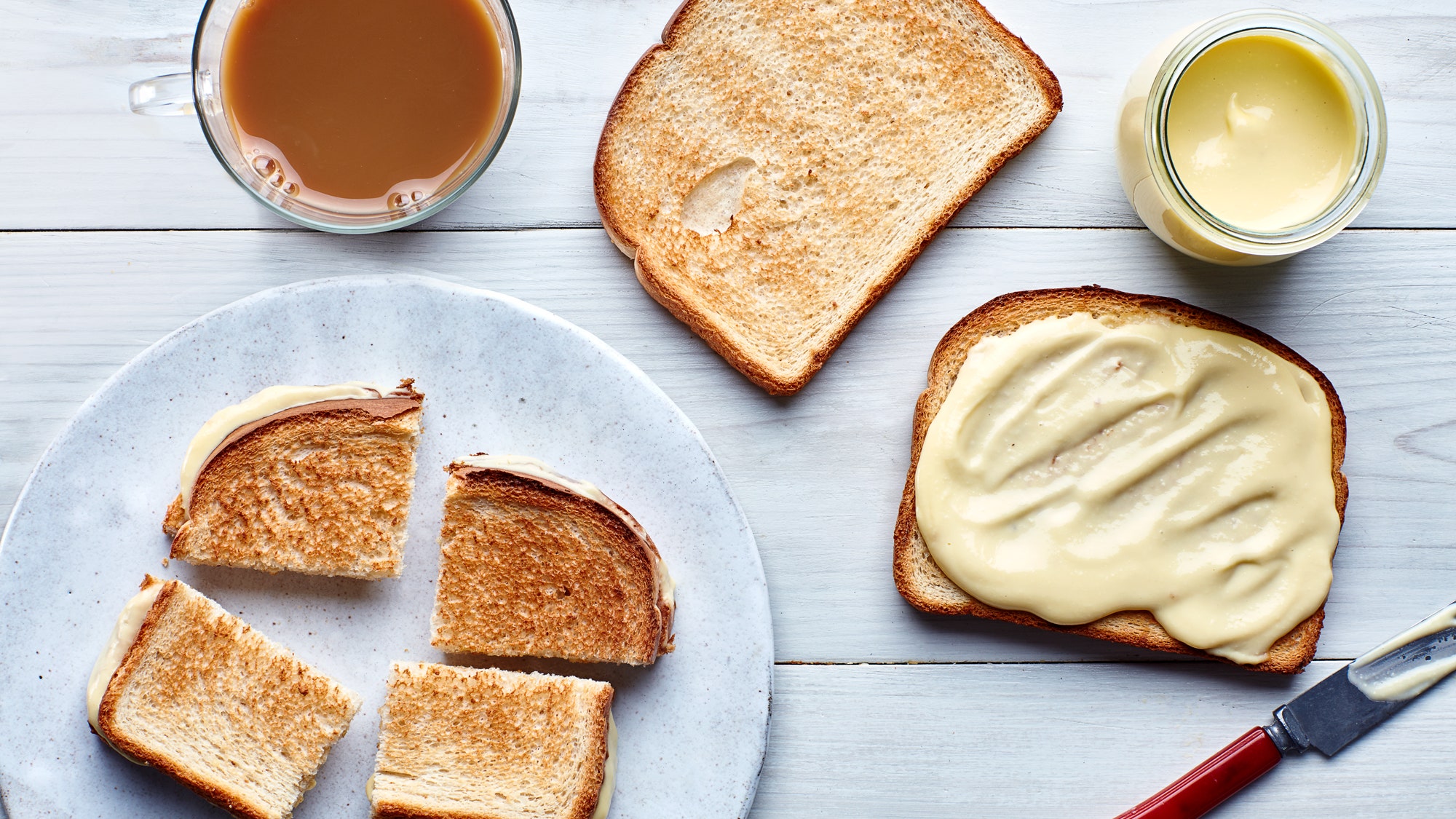 Хлеб с маслом можно есть. Завтрак. Тост с маслом. Тостер с маслом. Бутерброд с маслом.
