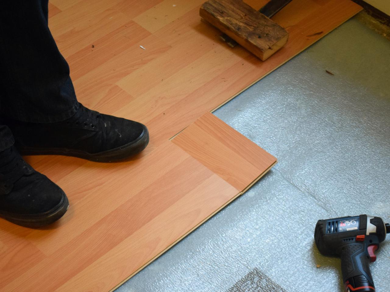 Укладка ламината под дверью: Укладка ламината в дверном проеме ...