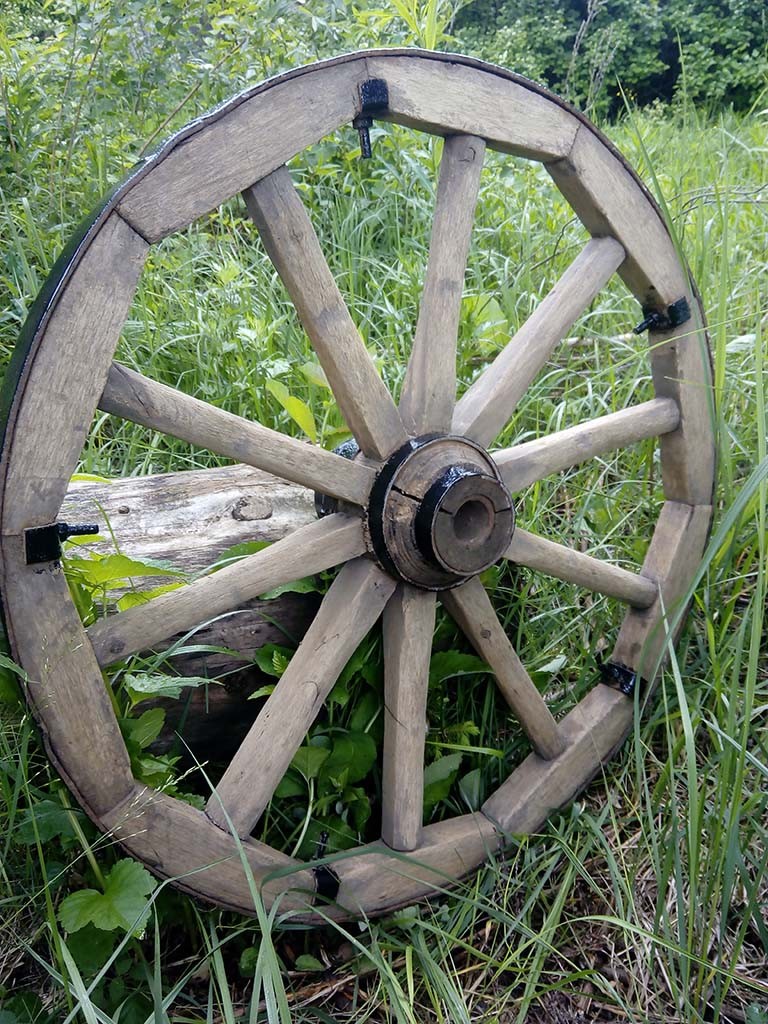 Деревянные колеса для телеги. Колесо от телеги. Колесо телеги деревянное. Декоративное колесо от телеги. Декоративные колеса для телеги.