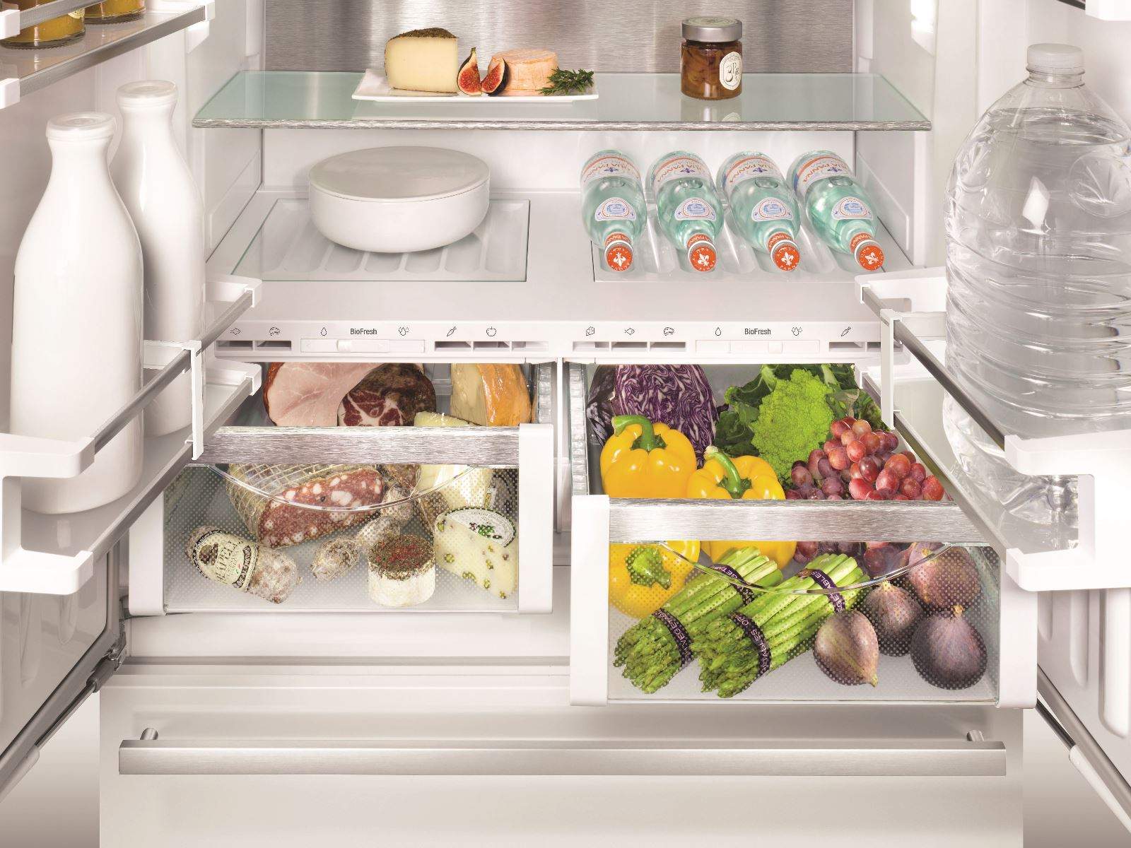 Зона свежести влажная. Холодильник Liebherr CBNES 6256. Либхер холодильник встраиваемый двухкамерный. Liebherr ECBN 6256 встраиваемый. Liebherr 6256 встраиваемый холодильник.