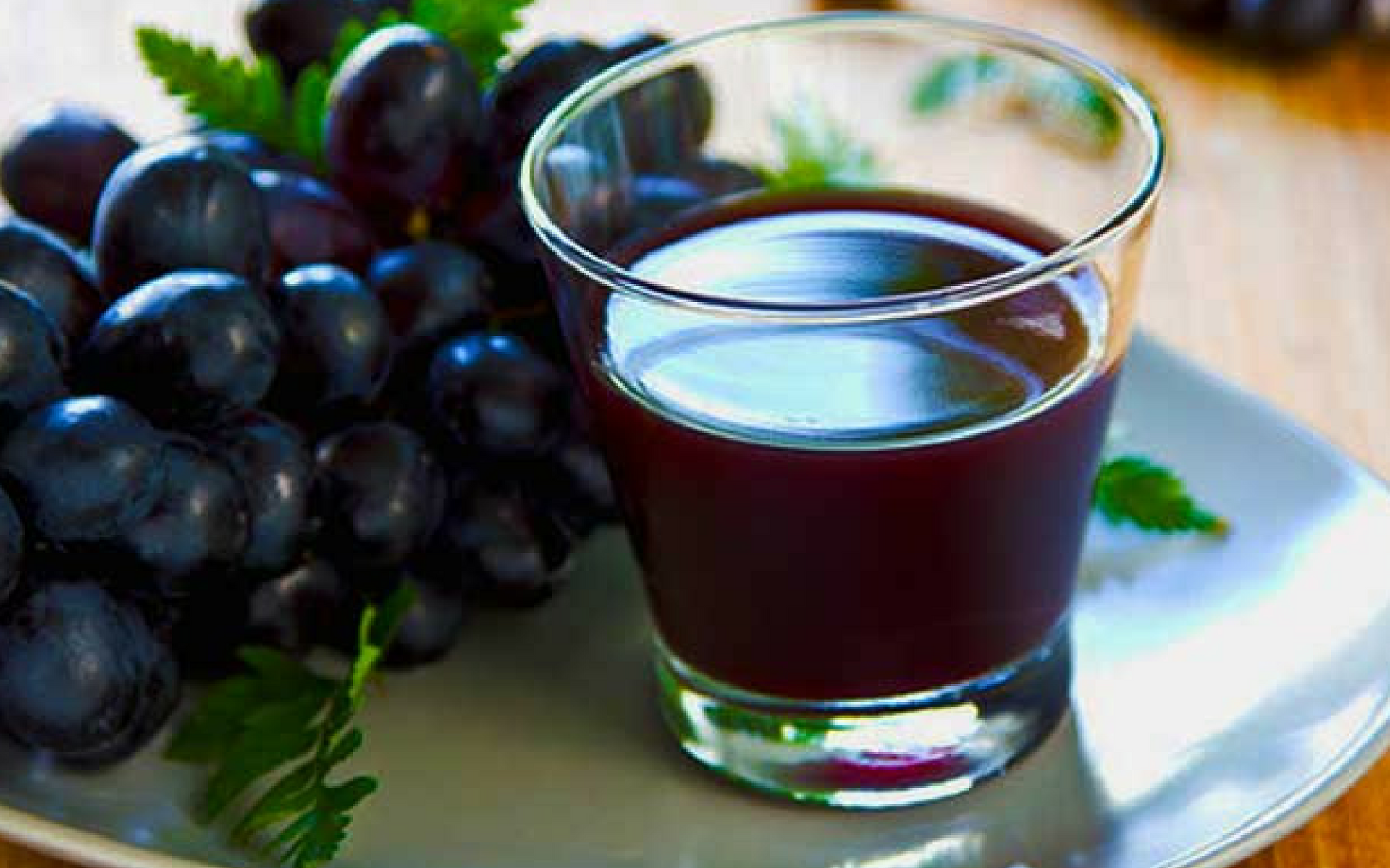Можно пить виноградный сок. Виноградный сок. Виноградный сок домашний. Компот. Напиток из винограда безалкогольный.