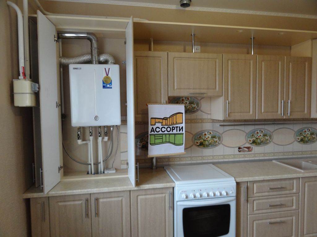 Газовый котел на кухне частного дома фото