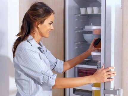 Мытье холодильника перед размещением адсорбентов