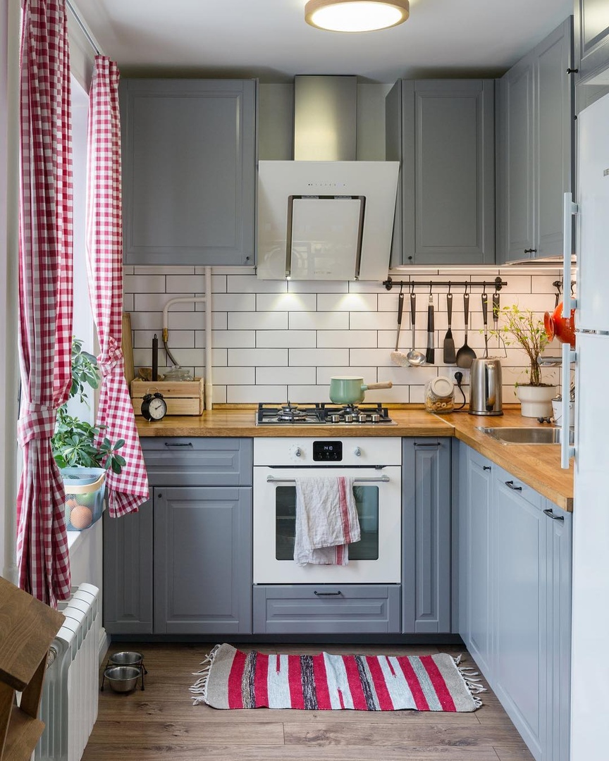кухня 7 квадратов дизайн с холодильником фото